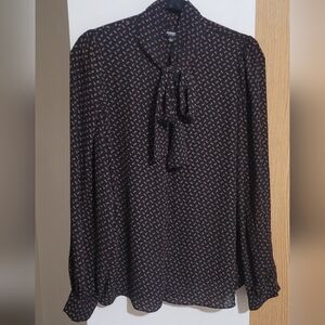 💜2 for $10💜 Bundle and save Black and Red Floral Patterned Blouse